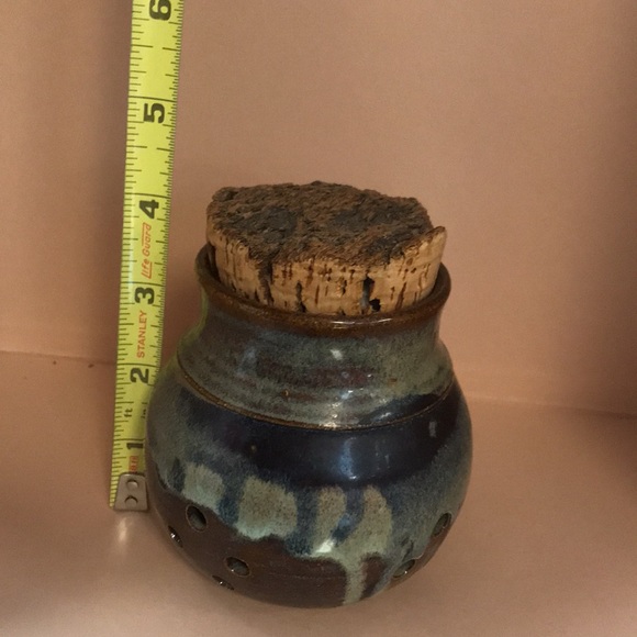 Vintage Cunningham Stoneware Pottery Garlic Keeper with Cork Lid - Picture 9 of 10